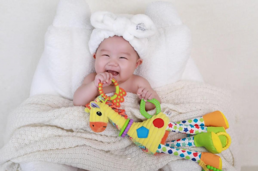 海宁宝宝眼眶发红